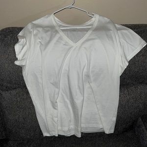 UNIVERSAL THREADS V NECK